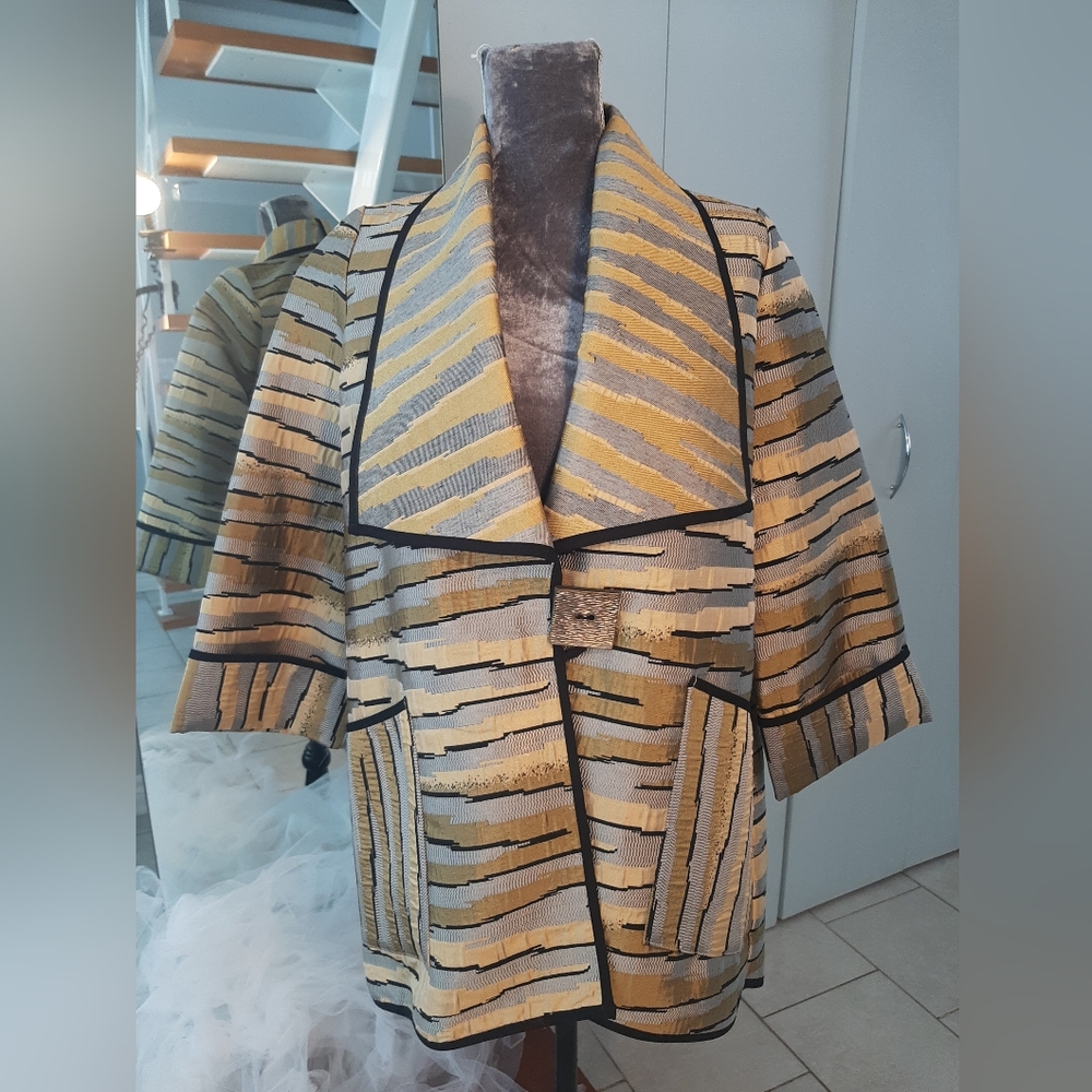 IC By CONNIE K🌟BOLD and ARTISTIC Gold with Black PATTERNED Blazer